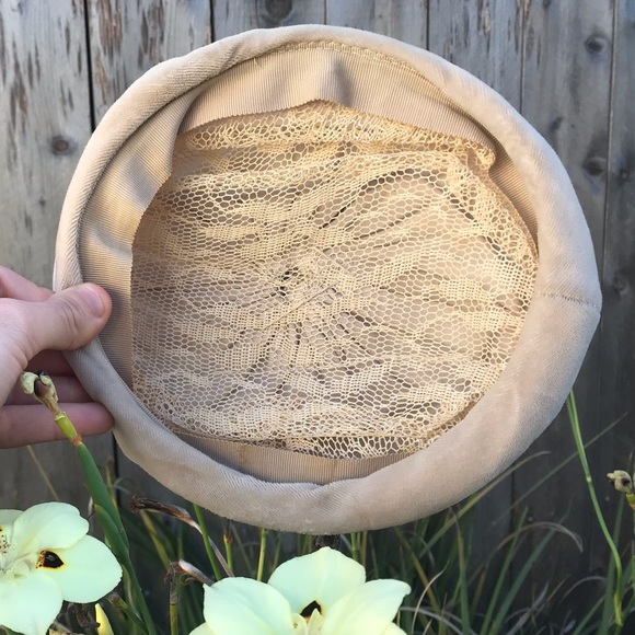 VINTAGE Nude Velvet Ladies Cap - Picture 6 of 7